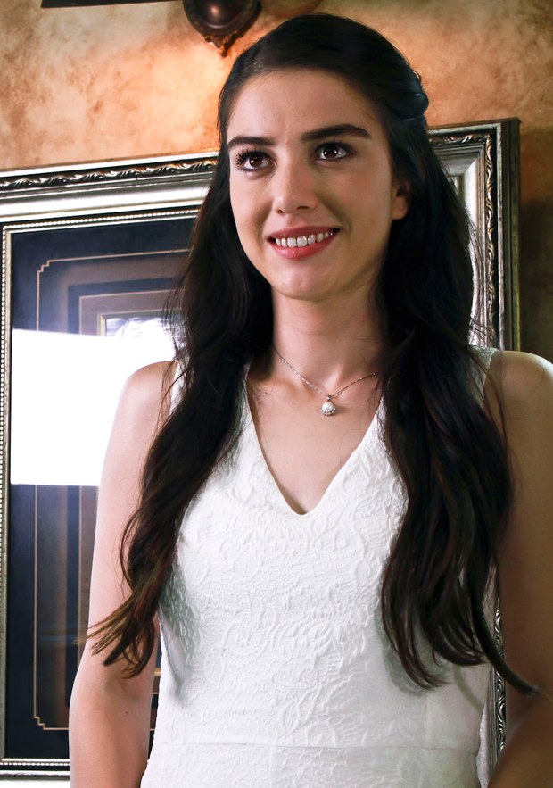 Özge Gürel Resimleri (Kiraz Mevsimi Öykü) Uzman Moda