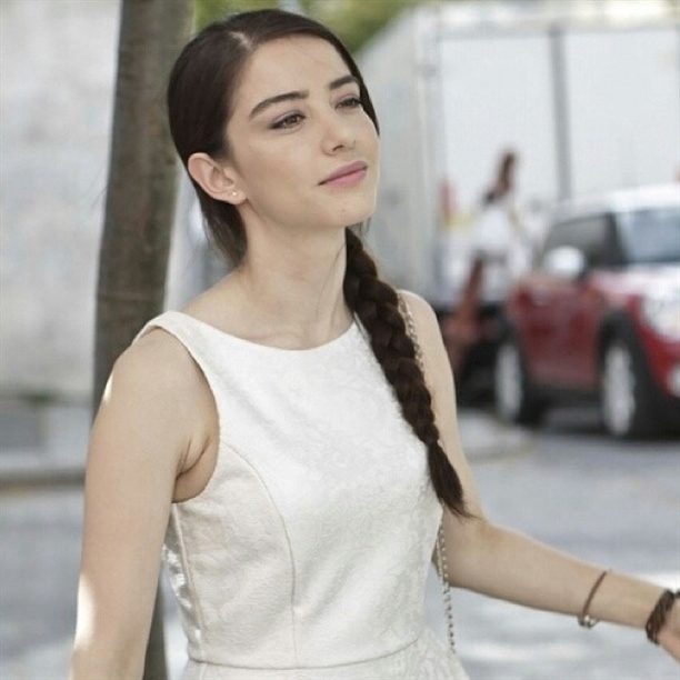 Özge Gürel Resimleri (Kiraz Mevsimi Öykü) Uzman Moda
