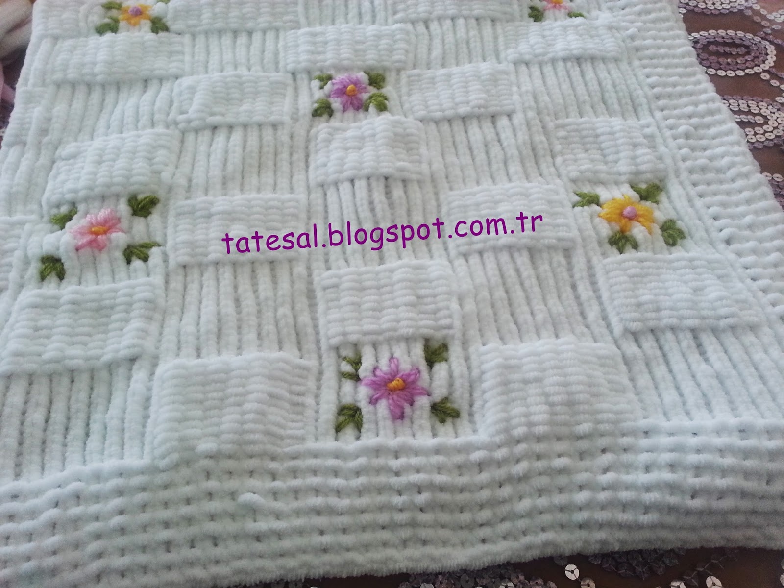 TATESAL KADİFE İPLE ÖRGÜ BEBEK BATTANİYESİ Uzman Moda