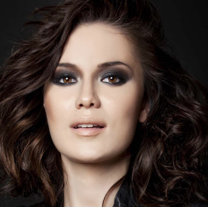 Fahriye evcen pozlari